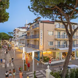 hotel-caprice-in-centro-a-riccione.riccione-hotels.org/